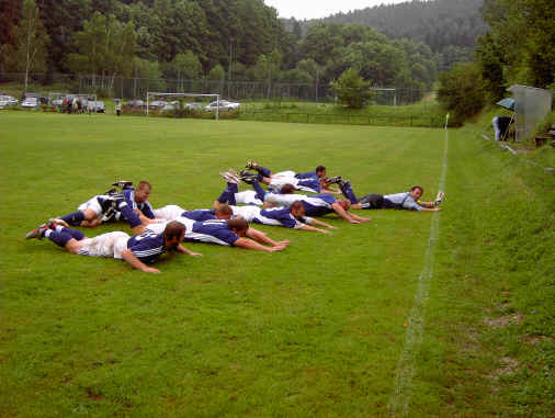 Schon am zweiten Spieltag  wurde der Diver vom lautstarken Fanclub  gefordert !