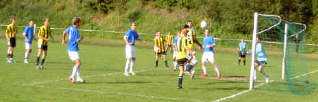 Brandl trifft leider nicht das Tor ! Nicht die einzige Gro�chance die ungenutzt blieb ! 